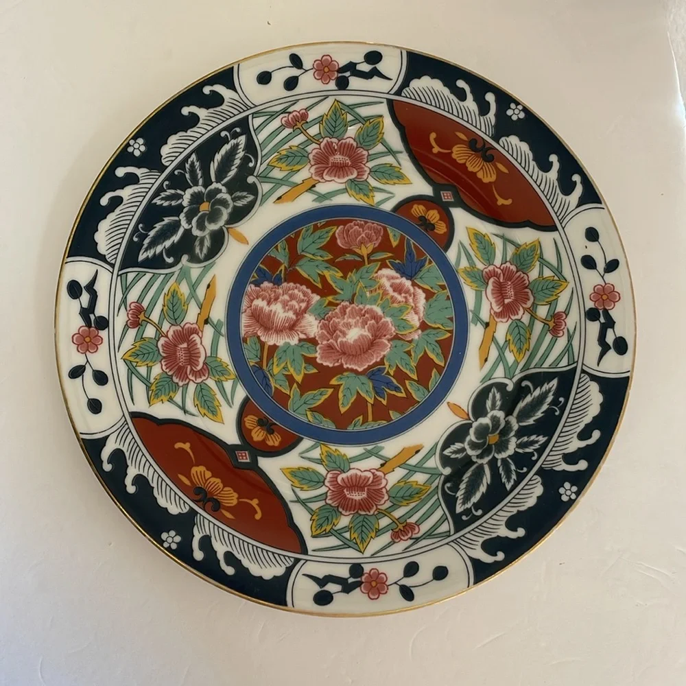 Gump’s Imari Kiku 10.5” plates set of 3
